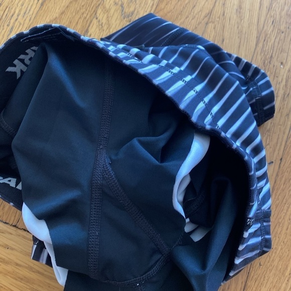 Ivy Park Kaleidostripe Printed Mid Rise Capri Leggings 3/4 size Small - Picture 13 of 13